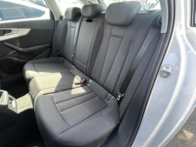 AUDI A4 AVANT 2018 Image 31