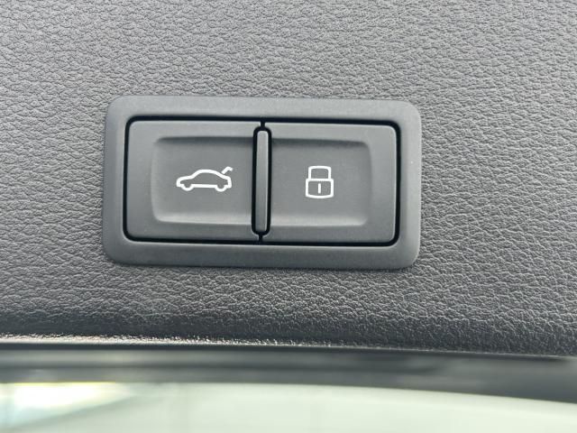 AUDI A4 AVANT 2018 Image 31