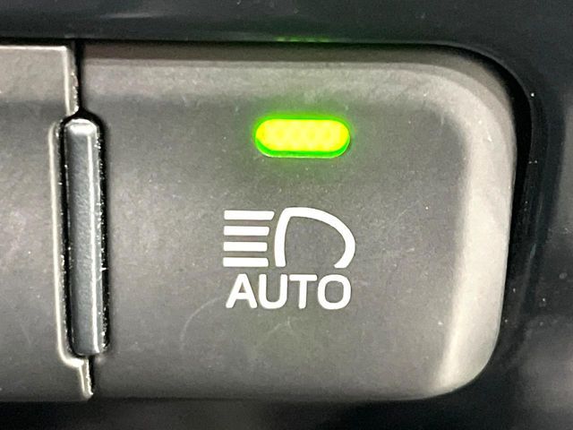 TOYOTA PRIUS 2017 Image 31