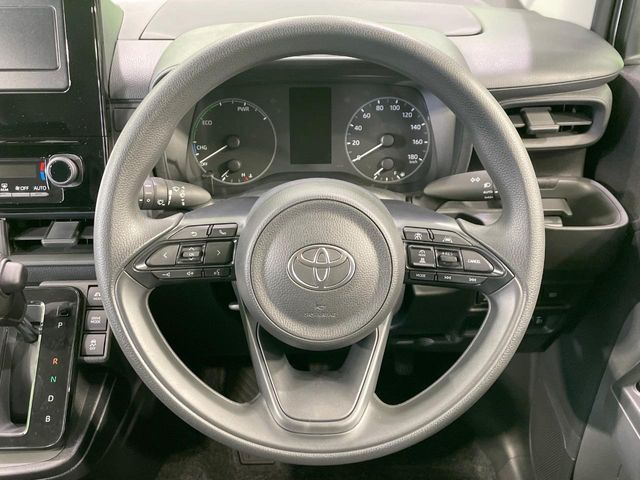 TOYOTA SIENTA HYBRID 2025 Image 31