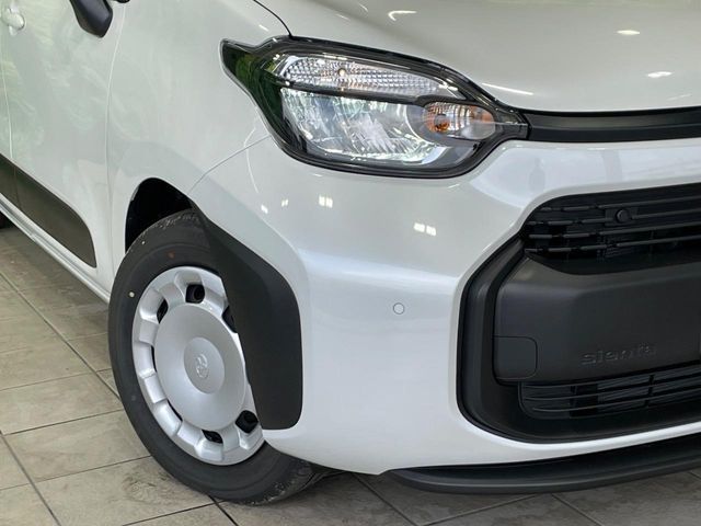 TOYOTA SIENTA HYBRID 2025 Image 31