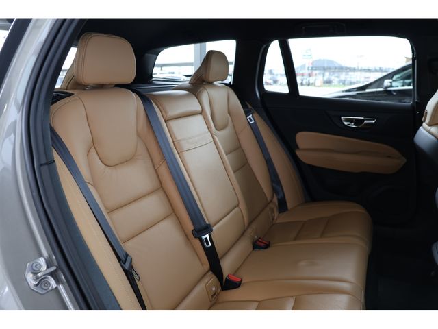 VOLVO V60 2020 Image 31