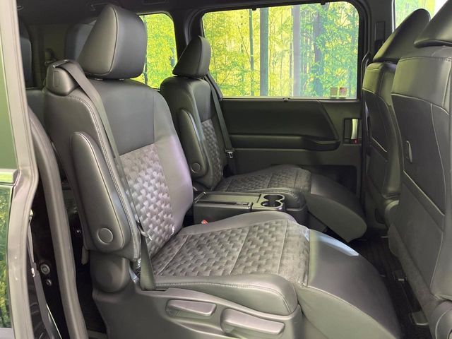 TOYOTA VOXY HYBRID 2022 Image 31