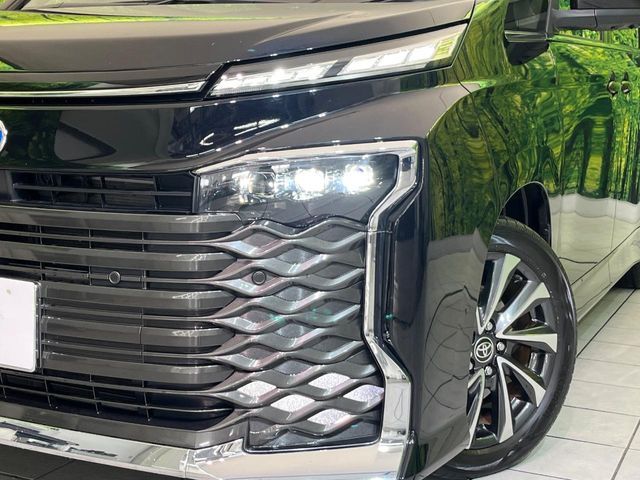 TOYOTA VOXY HYBRID 2022 Image 31