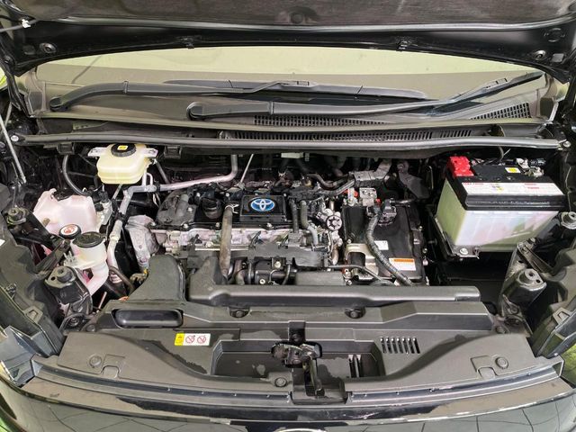 TOYOTA VOXY HYBRID 2022 Image 31