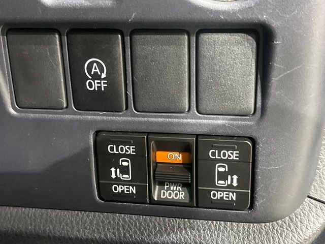 TOYOTA VOXY 2015 Image 31