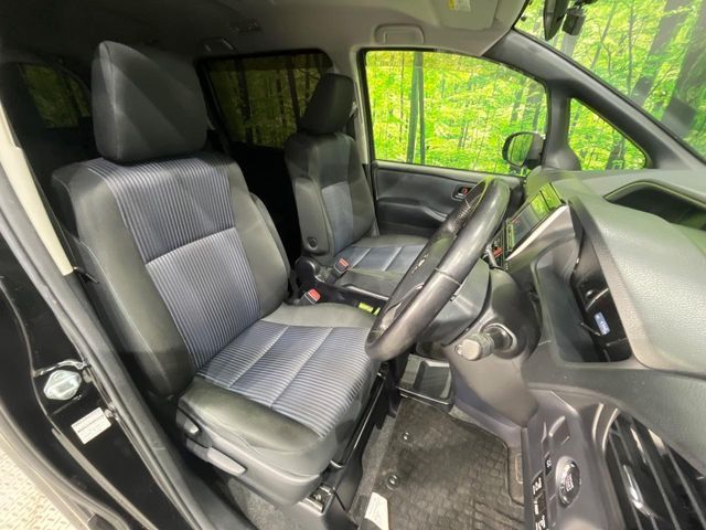 TOYOTA VOXY 2015 Image 31