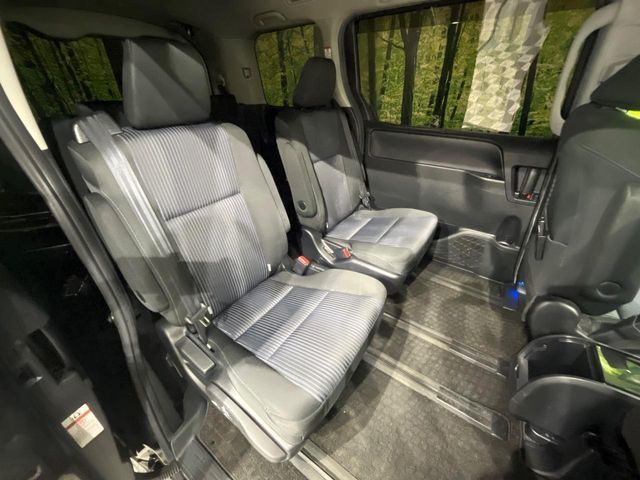 TOYOTA VOXY 2015 Image 31