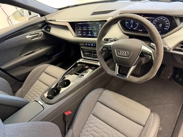 AUDI E-TRON GT 2022 Image 31