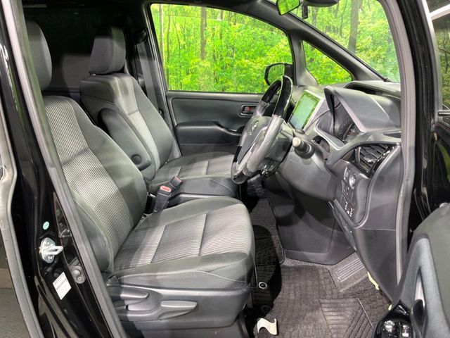 TOYOTA VOXY 2018 Image 31