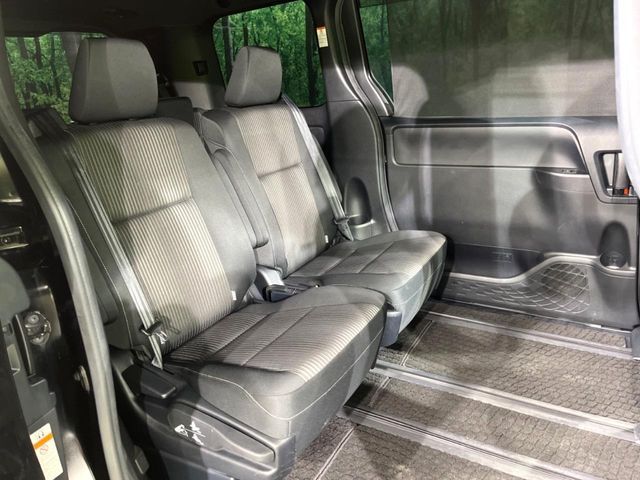 TOYOTA VOXY 2018 Image 31