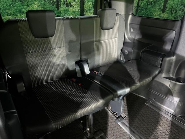 TOYOTA VOXY 2018 Image 31