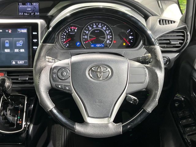 TOYOTA VOXY 2018 Image 31