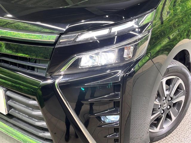 TOYOTA VOXY 2018 Image 31