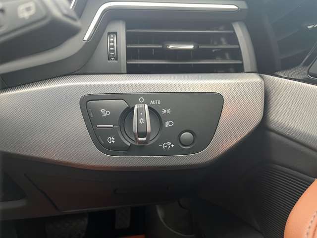 AUDI A4 AVANT 2024 Image 31