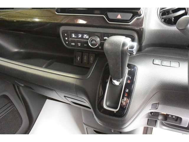 HONDA N BOX CUSTOM 2018 Image 31