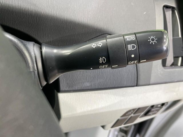 TOYOTA PRIUS 2012 Image 31