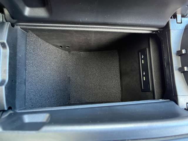 MERCEDES BENZ EQC 2023 Image 31