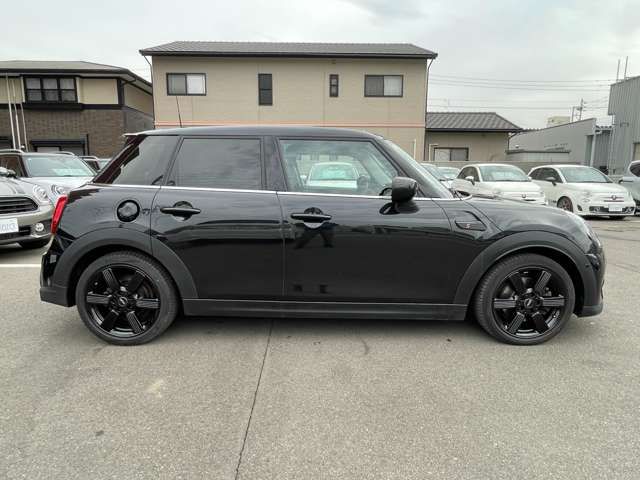 BMW MINI COOPER SD 5DOOR 2022 Image 31