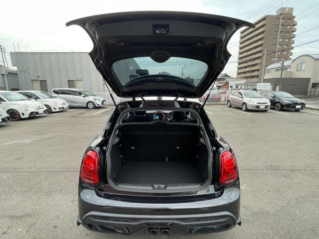 BMW MINI COOPER SD 5DOOR 2022 Image 31