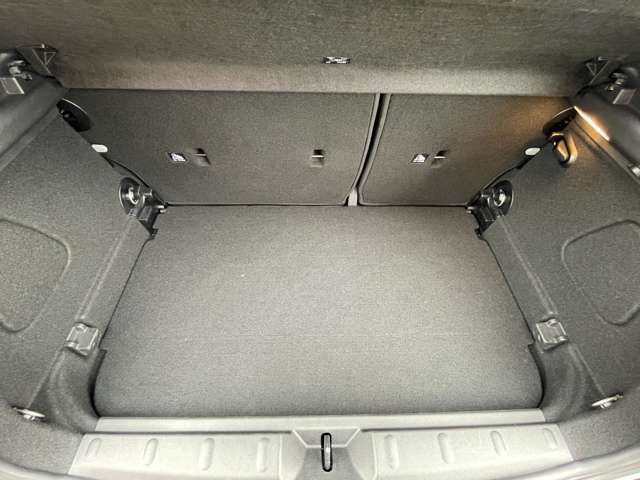 BMW MINI COOPER SD 5DOOR 2022 Image 31