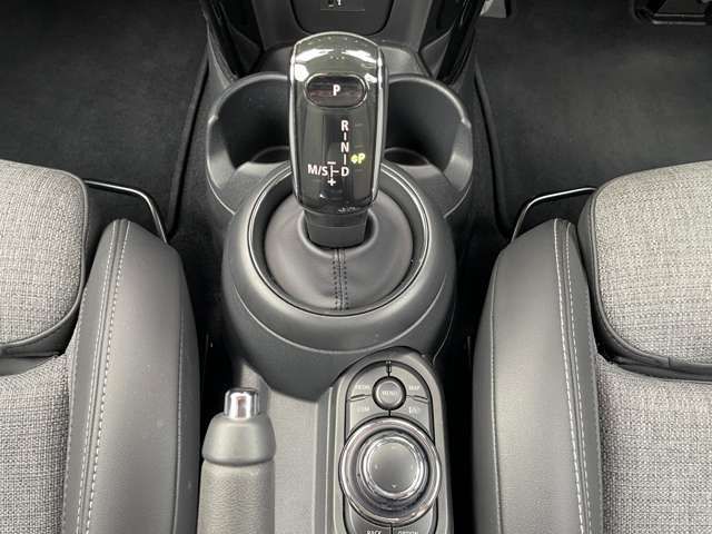 BMW MINI COOPER SD 5DOOR 2022 Image 31