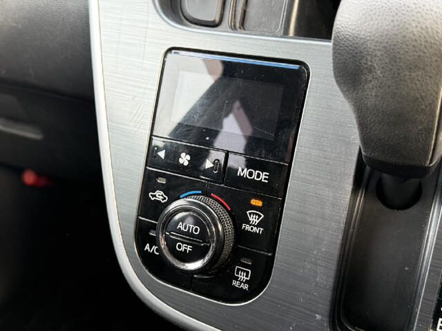 DAIHATSU MOVE CUSTOM 4WD 2015 Image 31