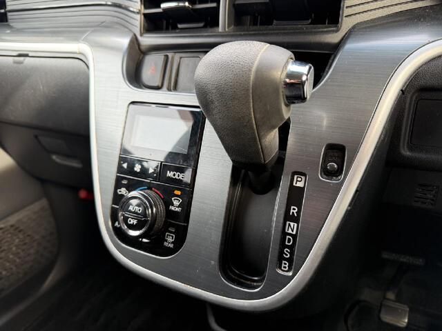 DAIHATSU MOVE CUSTOM 4WD 2015 Image 31