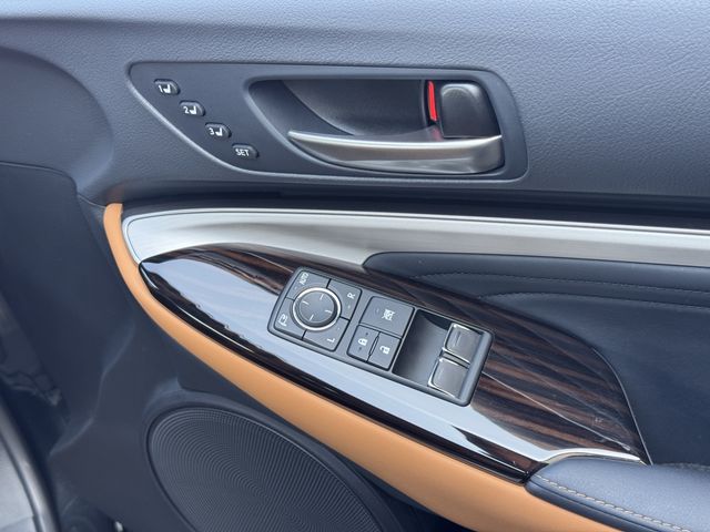 TOYOTA LEXUS RC300H 2023 Image 31