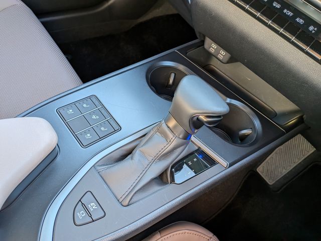 TOYOTA LEXUS UX250H 2023 Image 31
