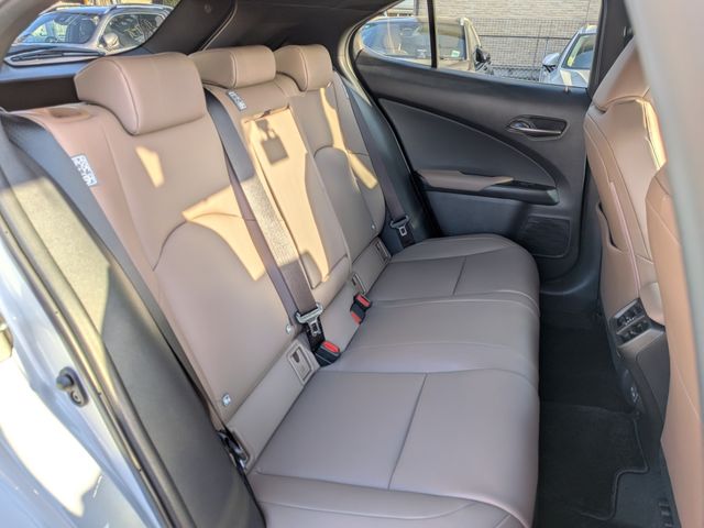TOYOTA LEXUS UX250H 2023 Image 31