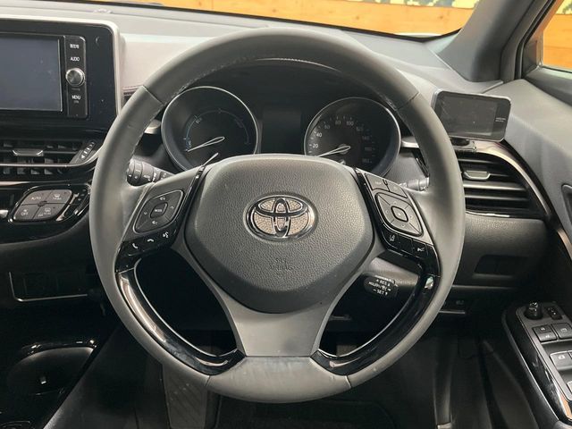 TOYOTA C-HR 2017 Image 31
