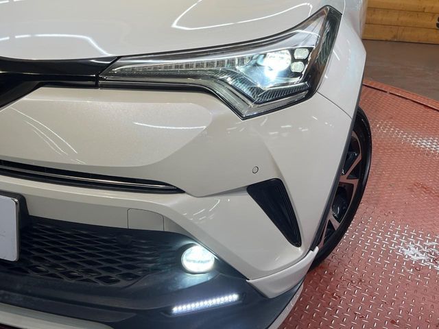 TOYOTA C-HR 2017 Image 31