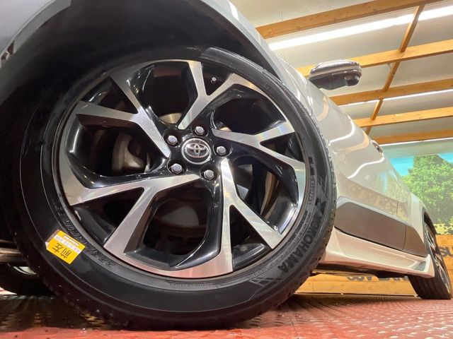 TOYOTA C-HR 2017 Image 31