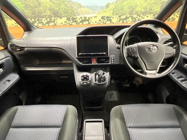 TOYOTA VOXY HYBRID 2016 Image 31
