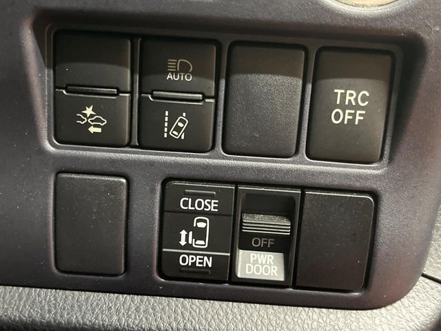 TOYOTA VOXY HYBRID 2016 Image 31