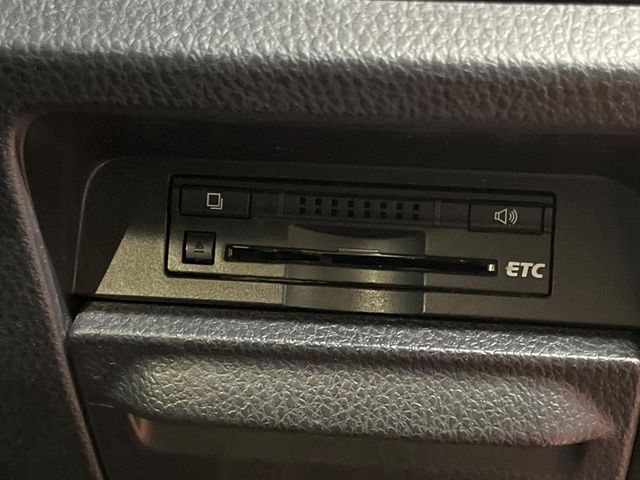 TOYOTA VOXY HYBRID 2016 Image 31