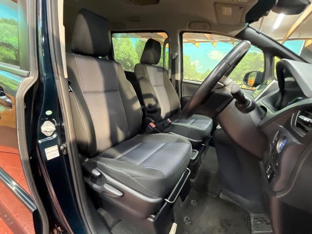 TOYOTA VOXY HYBRID 2016 Image 31