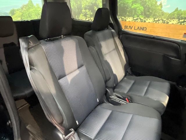 TOYOTA VOXY HYBRID 2016 Image 31