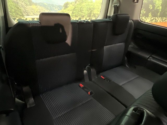 TOYOTA VOXY HYBRID 2016 Image 31