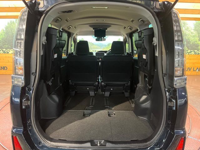 TOYOTA VOXY HYBRID 2016 Image 31