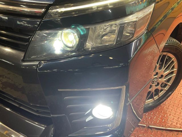 TOYOTA VOXY HYBRID 2016 Image 31