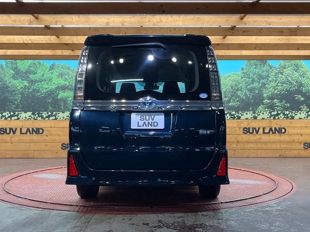 TOYOTA VOXY HYBRID 2016 Image 31