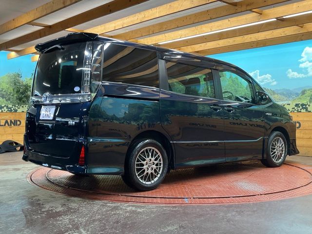 TOYOTA VOXY HYBRID 2016 Image 31