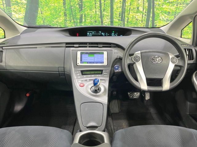 TOYOTA PRIUS 2012 Image 31