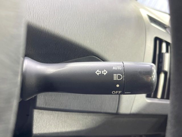 TOYOTA PRIUS 2012 Image 31