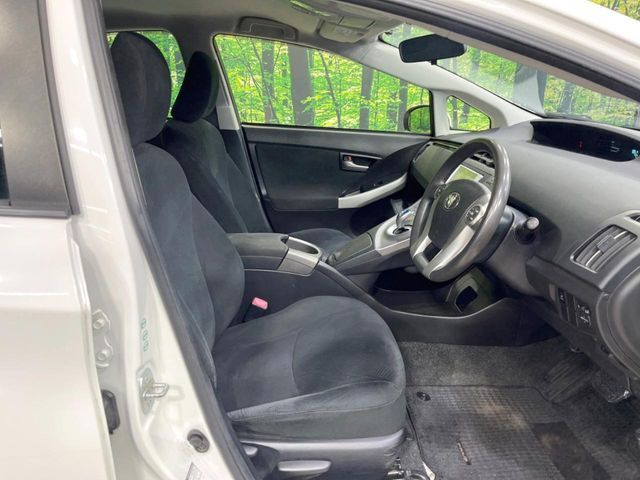TOYOTA PRIUS 2012 Image 31