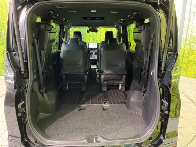 TOYOTA VOXY HYBRID 2023 Image 31