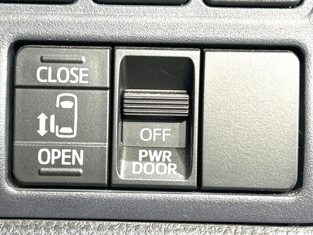 TOYOTA NOAH 2014 Image 31