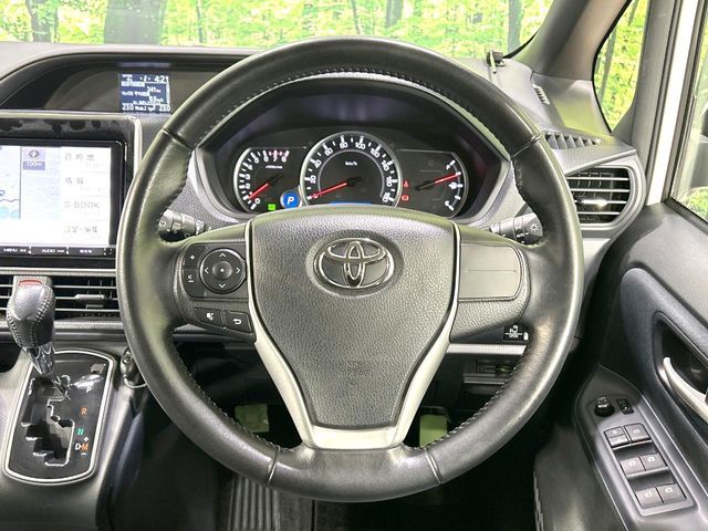 TOYOTA NOAH 2014 Image 31